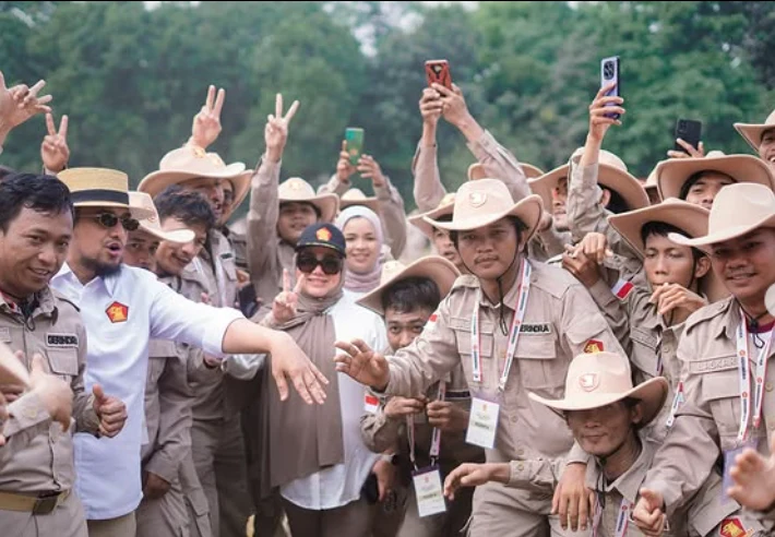 Suasana kebersamaan peserta dan pengurus pada kegiatan diklat di luar ruangan.
